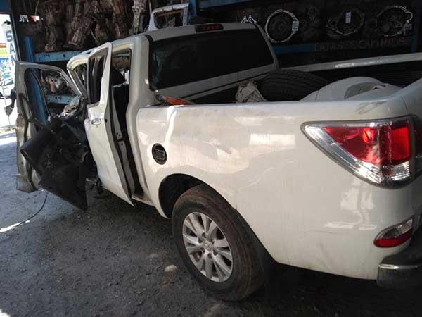 PARACHOQUES Mazda BT50 2013  USADO EN DESARME